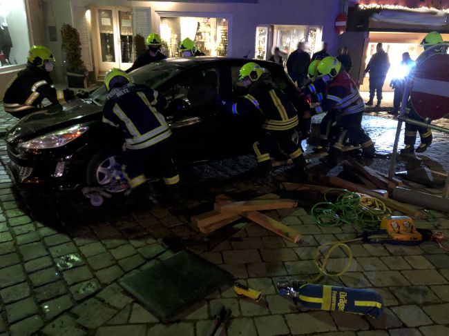 Foto 6, 11.01.2022, Technischer Einsatz - Unfall nach Wassergebrechen Foto 6, 11.01.2022, Technischer Einsatz - Unfall nach Wassergebrechen