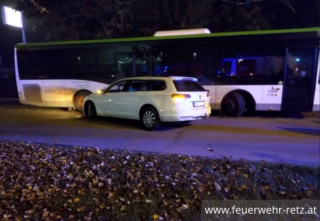 Foto 2, 28.10.2022, Technischer Einsatz - Fahrzeugbergung