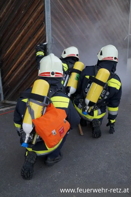 Foto 2, 31.08.2017, NASÜ - Normierte Atemschutzübung im Feuerwehrabschnitt Retz - 2 Trupps waren im Einsatz Foto 2, 31.08.2017, NASÜ - Normierte Atemschutzübung im Feuerwehrabschnitt Retz - 2 Trupps waren im Einsatz