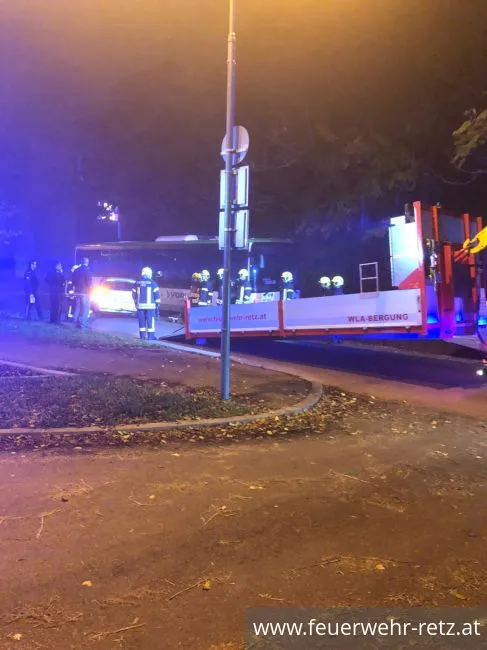 Foto 3, 28.10.2022, Technischer Einsatz - Fahrzeugbergung