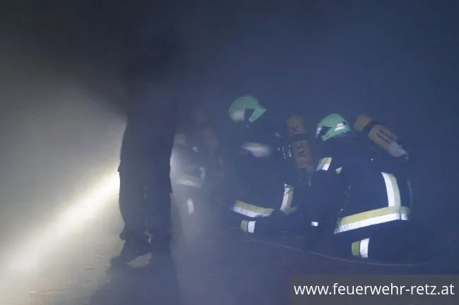 Foto 3, 31.08.2017, NASÜ - Normierte Atemschutzübung im Feuerwehrabschnitt Retz - 2 Trupps waren im Einsatz Foto 3, 31.08.2017, NASÜ - Normierte Atemschutzübung im Feuerwehrabschnitt Retz - 2 Trupps waren im Einsatz