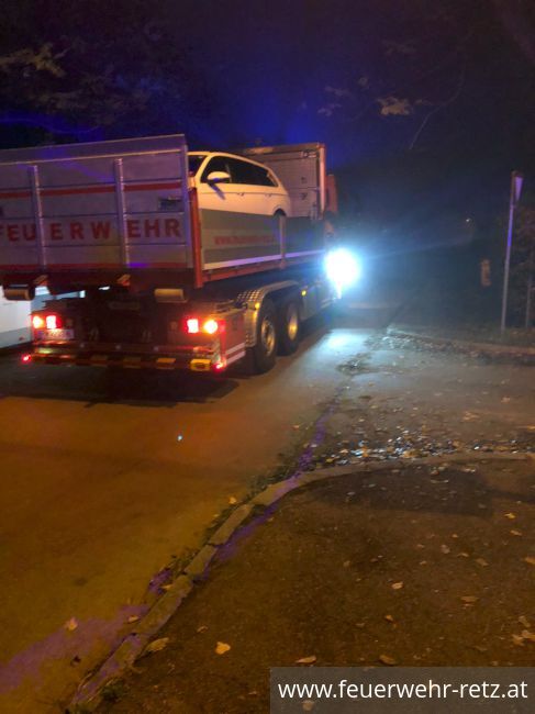 Foto 5, 28.10.2022, Technischer Einsatz - Fahrzeugbergung