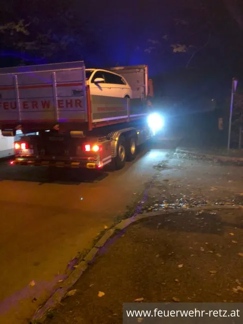 Foto 5, 28.10.2022, Technischer Einsatz - Fahrzeugbergung