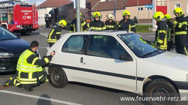 Foto 1, 16.05.2023, Schadstoffeinsatz - Betriebsmittelaustritt aus PKW