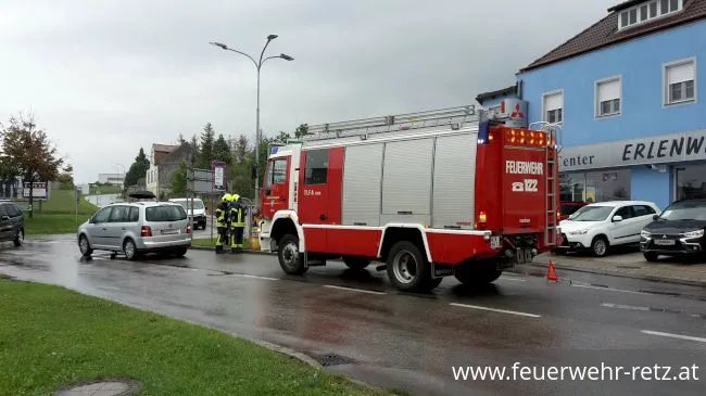 Foto 1, 19.09.2017, Schadstoffeinsatz - Straße auf mehreren Metern mit Öl verunreinigt
