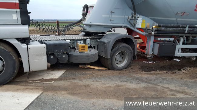 Foto 5, 07.12.2017, Technischer Einsatz - LKW-Bergung Foto 5, 07.12.2017, Technischer Einsatz - LKW-Bergung