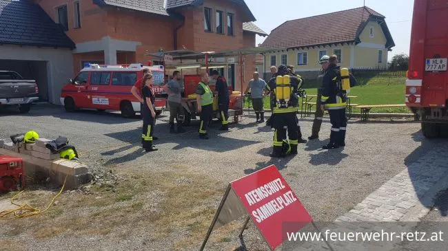 Foto 2, 29.08.2018, Brandeinsatz in Riegersburg - Aufbau Atemschutzsammelplatz Foto 2, 29.08.2018, Brandeinsatz in Riegersburg - Aufbau Atemschutzsammelplatz
