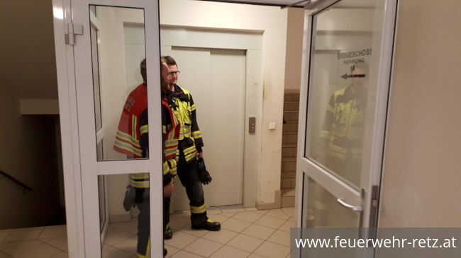 Foto 1, 17.02.2019, Technischer Einsatz - Person in Aufzug vermutet Foto 1, 17.02.2019, Technischer Einsatz - Person in Aufzug vermutet