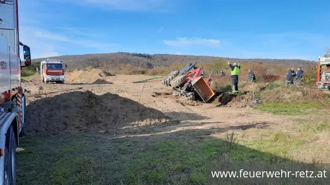 Foto 4, 13.11.2022, Technischer Einsatz - Traktorbergung Foto 4, 13.11.2022, Technischer Einsatz - Traktorbergung