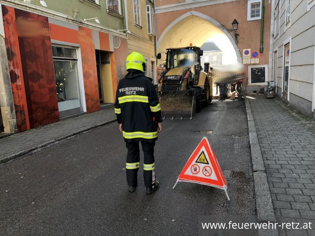 Foto 3, 28.12.2022, Technischer Einsatz - Auspumparbeiten am Hauptplatz Foto 3, 28.12.2022, Technischer Einsatz - Auspumparbeiten am Hauptplatz