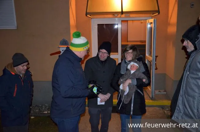 Foto 1, 06.03.2023, Der Feuerwehr - Storch ist gelandet Foto 1, 06.03.2023, Der Feuerwehr - Storch ist gelandet