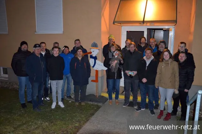Foto 2, 06.03.2023, Der Feuerwehr - Storch ist gelandet Foto 2, 06.03.2023, Der Feuerwehr - Storch ist gelandet