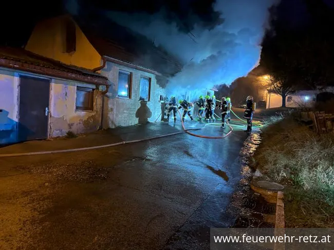 Foto 1, 26.03.2023, Brandeinsatz - Wohngebäude in Vollbrand Foto 1, 26.03.2023, Brandeinsatz - Wohngebäude in Vollbrand