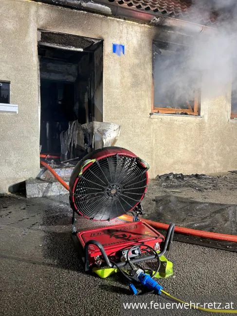 Foto 6, 26.03.2023, Brandeinsatz - Wohngebäude in Vollbrand Foto 6, 26.03.2023, Brandeinsatz - Wohngebäude in Vollbrand