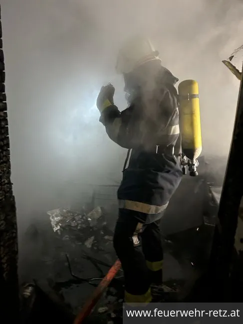 Foto 7, 26.03.2023, Brandeinsatz - Wohngebäude in Vollbrand Foto 7, 26.03.2023, Brandeinsatz - Wohngebäude in Vollbrand