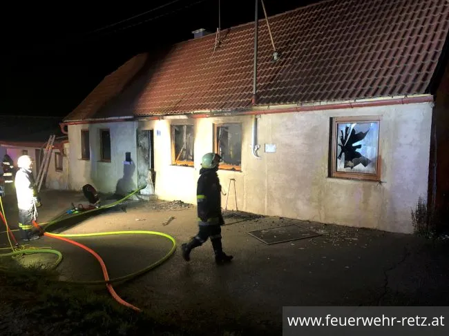 Foto 11, 26.03.2023, Brandeinsatz - Wohngebäude in Vollbrand Foto 11, 26.03.2023, Brandeinsatz - Wohngebäude in Vollbrand