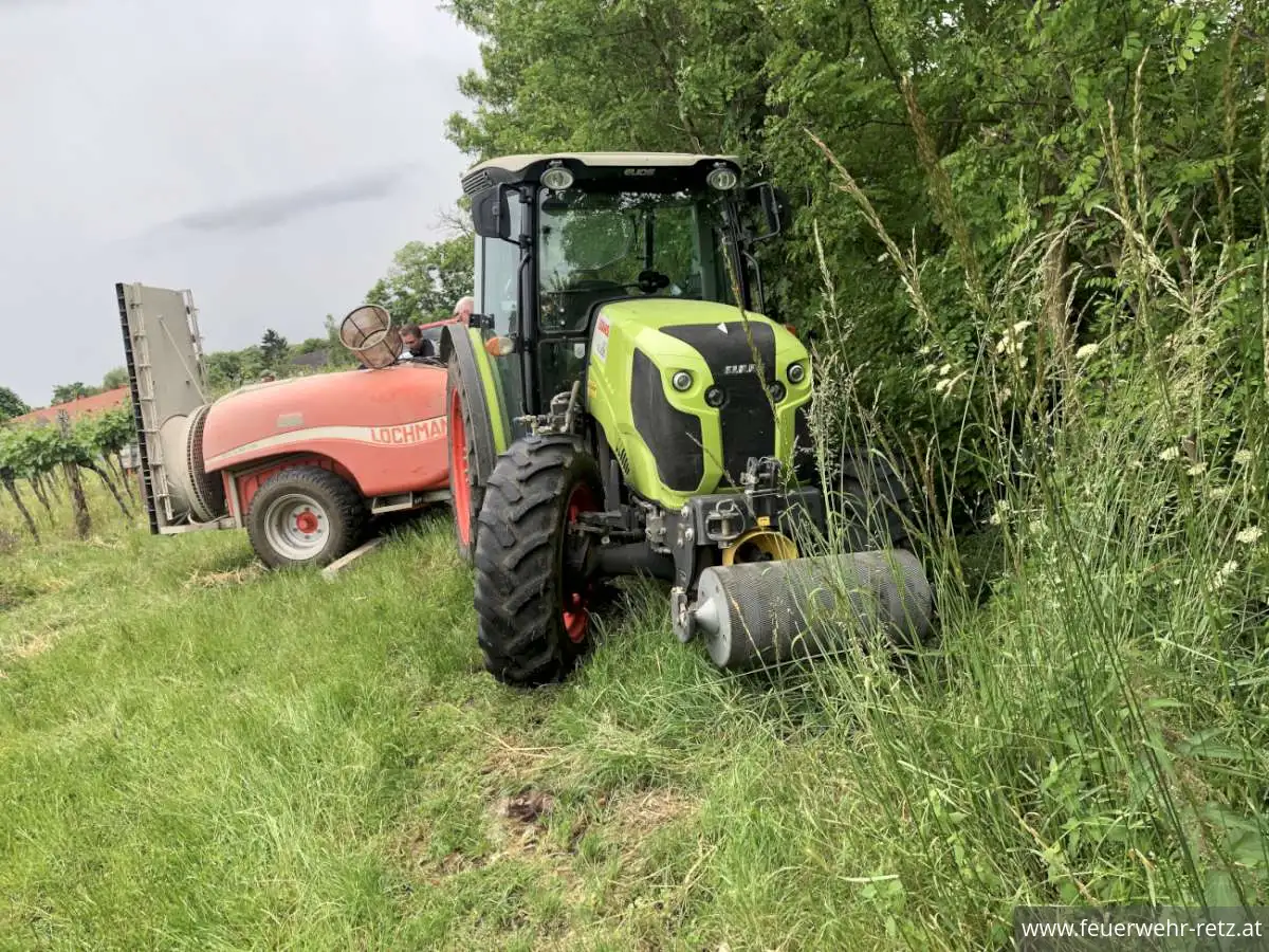Foto 1, 09.06.2023, Technischer Einsatz - Traktorbergung