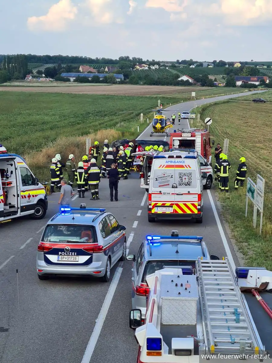Foto 2, 21.08.2023, Technischer Einsatz - Verkehrsunfall mit Menschenrettung