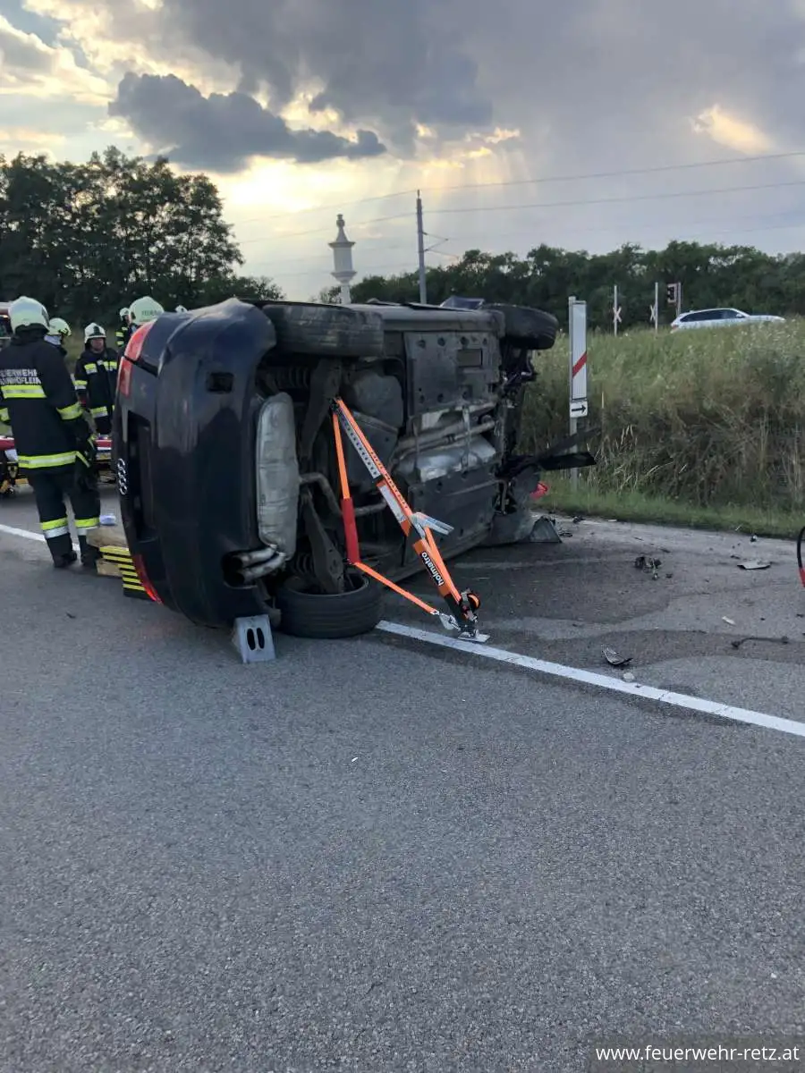 Foto 5, 21.08.2023, Technischer Einsatz - Verkehrsunfall mit Menschenrettung