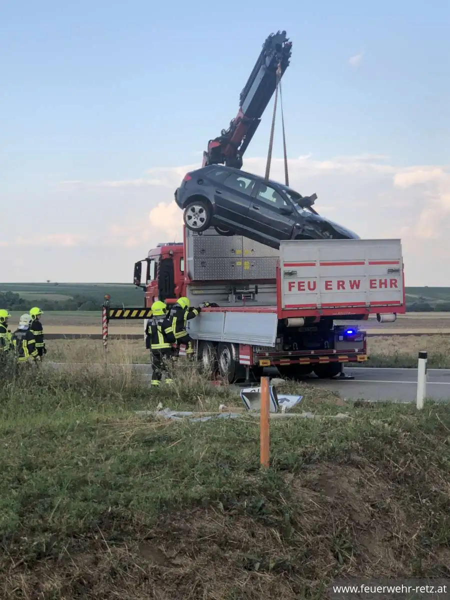 Foto 6, 21.08.2023, Technischer Einsatz - Verkehrsunfall mit Menschenrettung