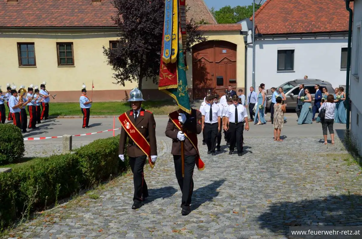 Foto 2, 21.08.2023, Feuerwehrhochzeit - Oberfeuerwehrmann Michael Bazala hat geheiratet Foto 2, 21.08.2023, Feuerwehrhochzeit - Oberfeuerwehrmann Michael Bazala hat geheiratet