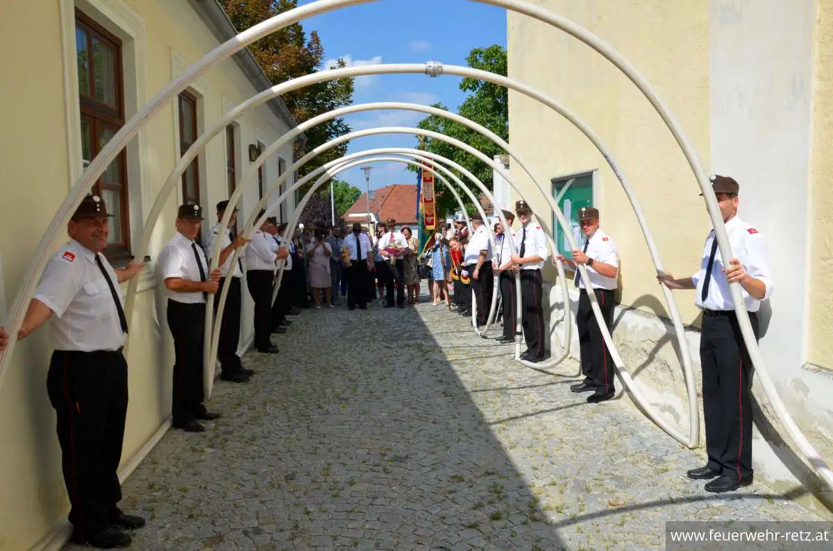 Foto 7, 21.08.2023, Feuerwehrhochzeit - Oberfeuerwehrmann Michael Bazala hat geheiratet Foto 7, 21.08.2023, Feuerwehrhochzeit - Oberfeuerwehrmann Michael Bazala hat geheiratet