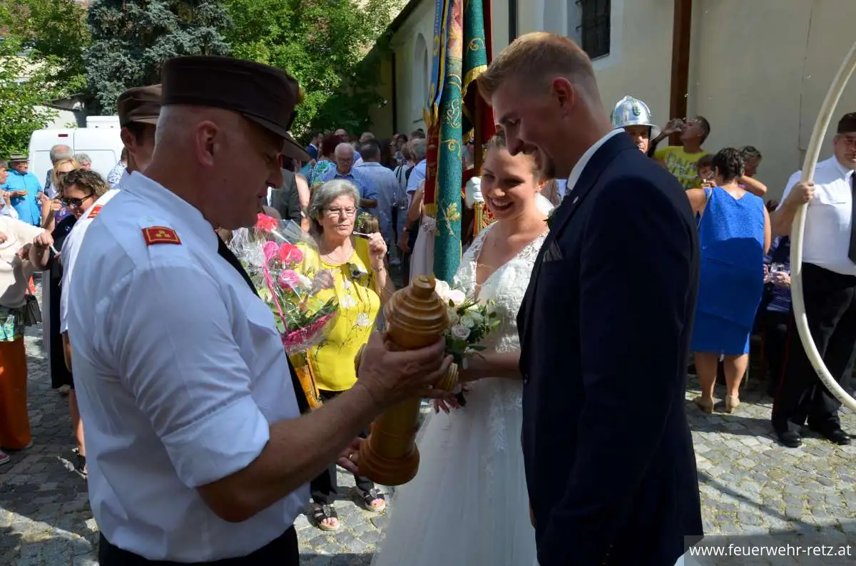 Foto 9, 21.08.2023, Feuerwehrhochzeit - Oberfeuerwehrmann Michael Bazala hat geheiratet Foto 9, 21.08.2023, Feuerwehrhochzeit - Oberfeuerwehrmann Michael Bazala hat geheiratet