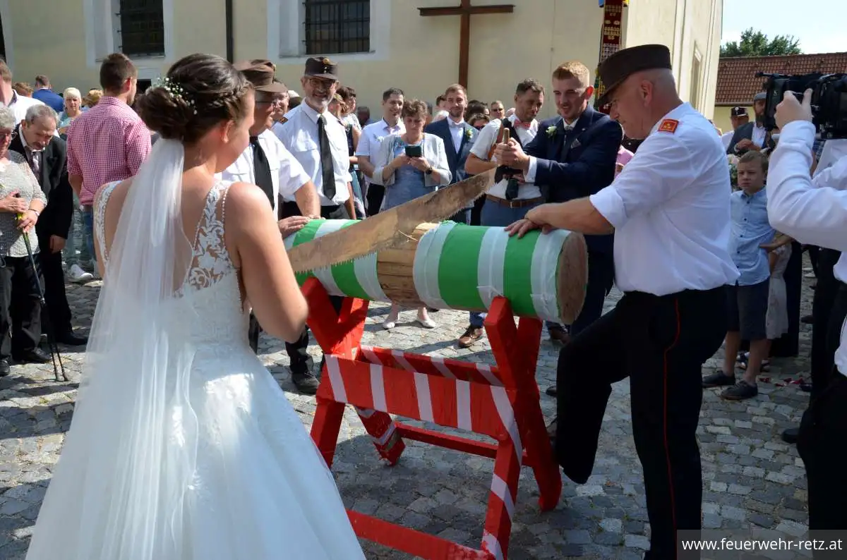 Foto 12, 21.08.2023, Feuerwehrhochzeit - Oberfeuerwehrmann Michael Bazala hat geheiratet Foto 12, 21.08.2023, Feuerwehrhochzeit - Oberfeuerwehrmann Michael Bazala hat geheiratet