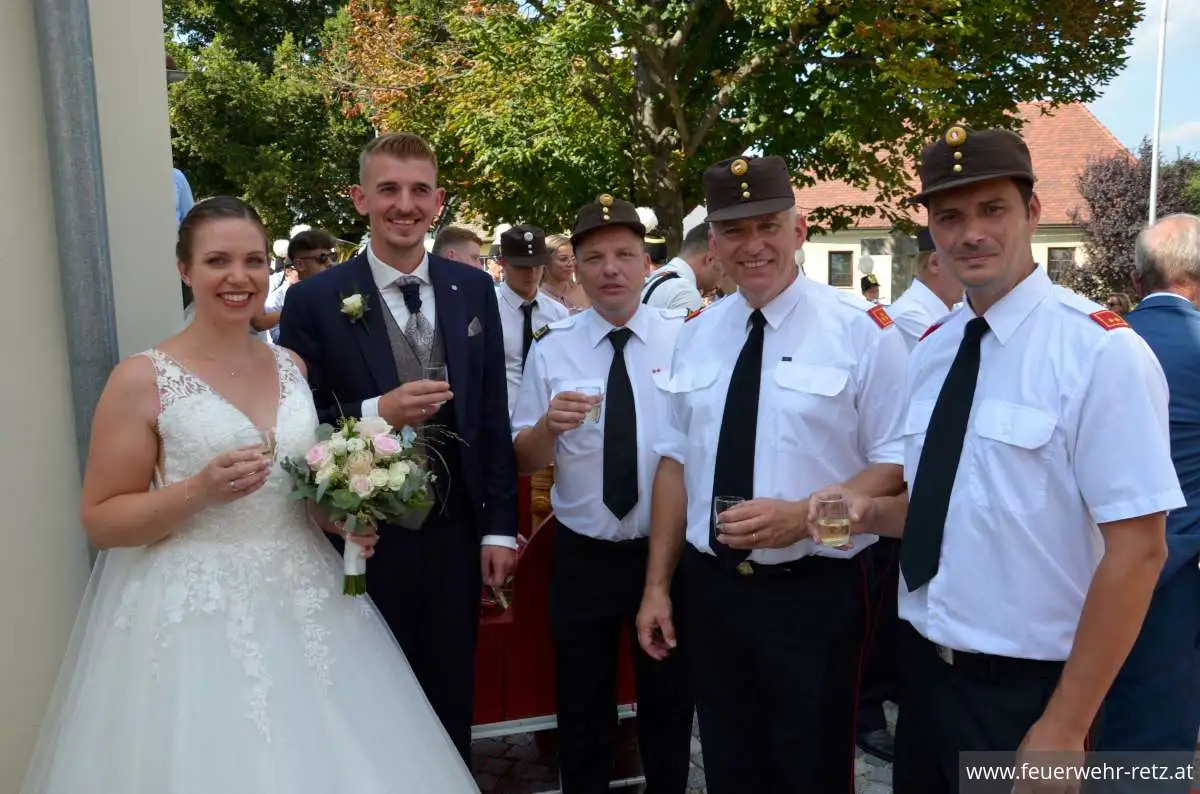 Foto 13, 21.08.2023, Feuerwehrhochzeit - Oberfeuerwehrmann Michael Bazala hat geheiratet Foto 13, 21.08.2023, Feuerwehrhochzeit - Oberfeuerwehrmann Michael Bazala hat geheiratet