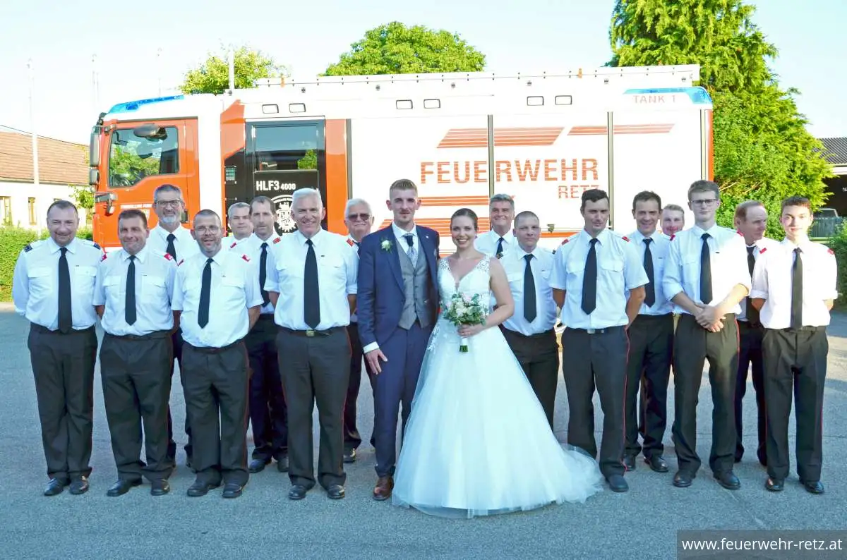 Foto 19, 21.08.2023, Feuerwehrhochzeit - Oberfeuerwehrmann Michael Bazala hat geheiratet Foto 19, 21.08.2023, Feuerwehrhochzeit - Oberfeuerwehrmann Michael Bazala hat geheiratet