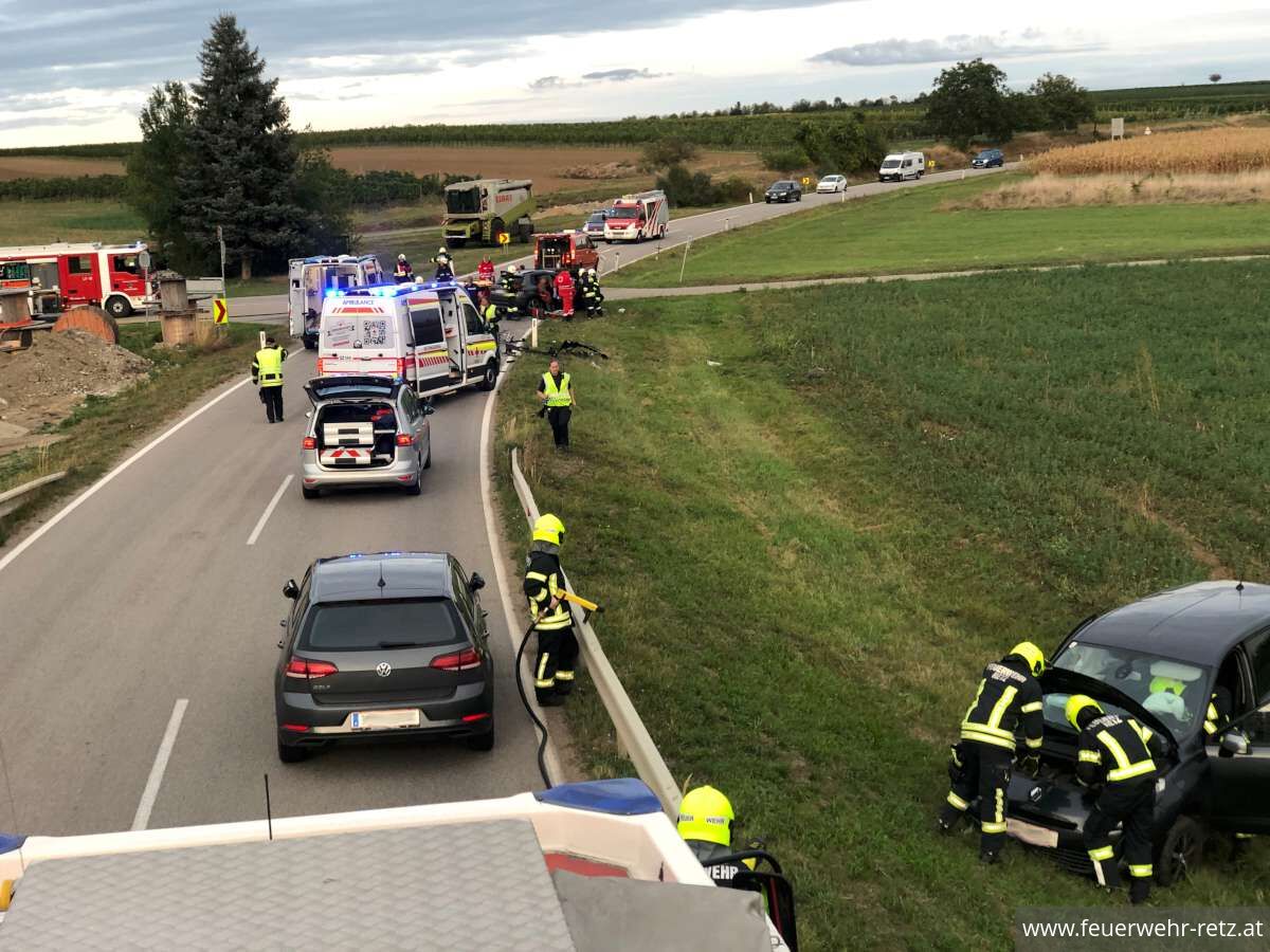 Foto 1, 26.09.2023, Einsatzreiches Wochenende - Weinlesefest und 2 Verkehrsunfälle Foto 1, 26.09.2023, Einsatzreiches Wochenende - Weinlesefest und 2 Verkehrsunfälle