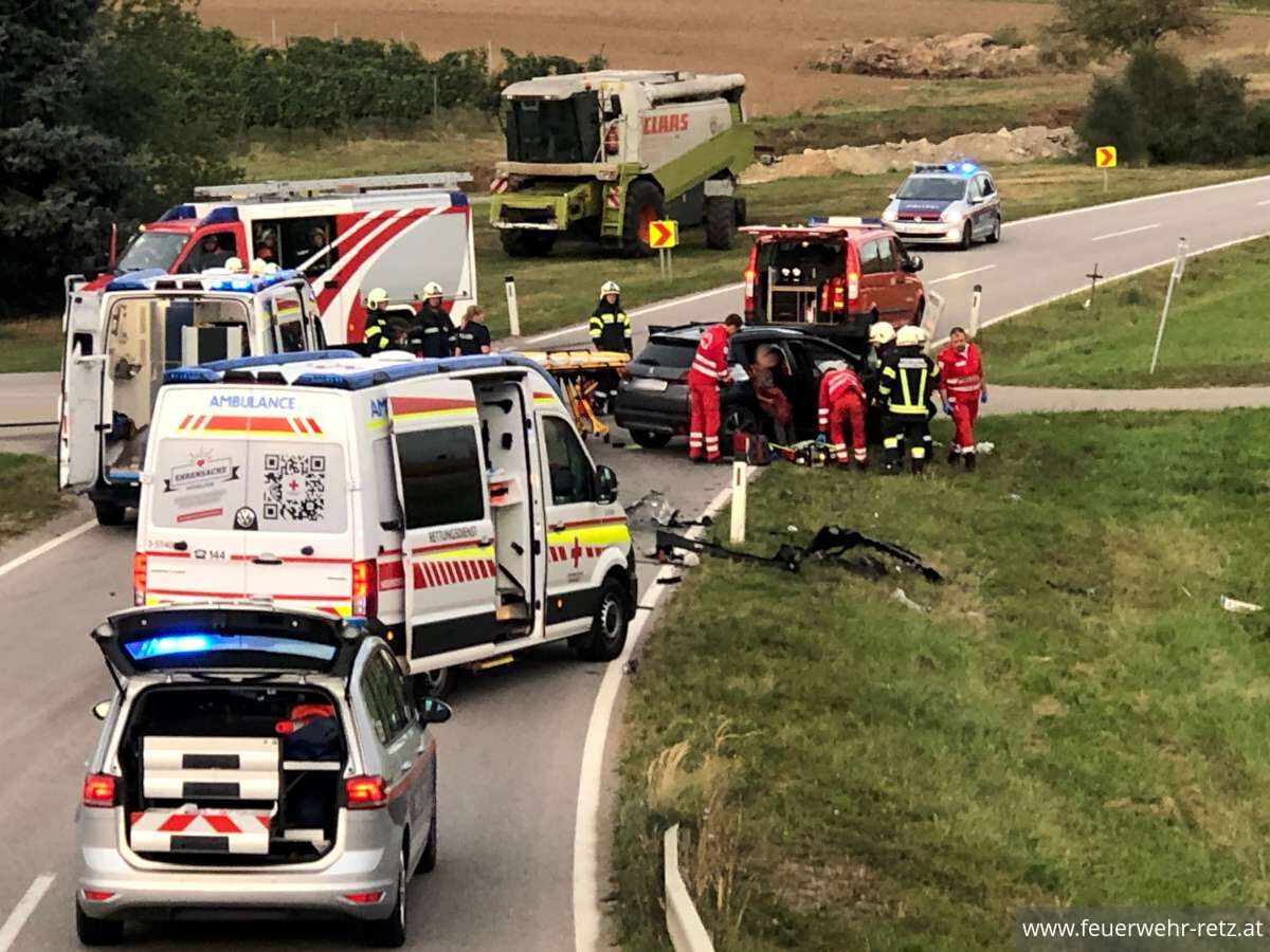 Foto 2, 26.09.2023, Einsatzreiches Wochenende - Weinlesefest und 2 Verkehrsunfälle Foto 2, 26.09.2023, Einsatzreiches Wochenende - Weinlesefest und 2 Verkehrsunfälle