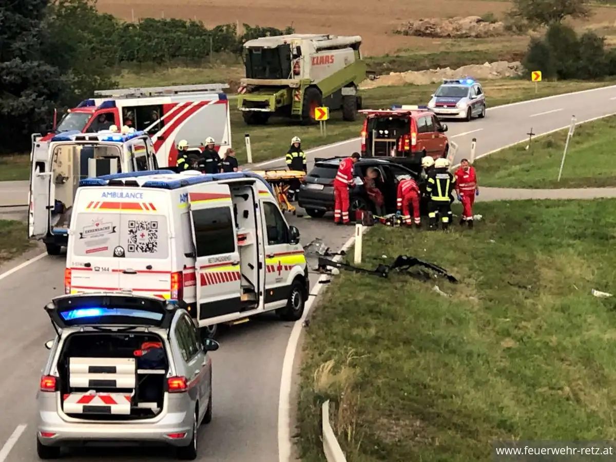 Foto 2, 26.09.2023, Einsatzreiches Wochenende - Weinlesefest und 2 Verkehrsunfälle Foto 2, 26.09.2023, Einsatzreiches Wochenende - Weinlesefest und 2 Verkehrsunfälle