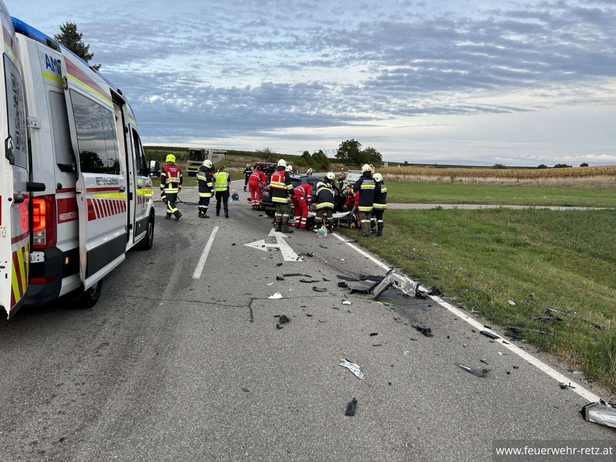 Foto 3, 26.09.2023, Einsatzreiches Wochenende - Weinlesefest und 2 Verkehrsunfälle Foto 3, 26.09.2023, Einsatzreiches Wochenende - Weinlesefest und 2 Verkehrsunfälle