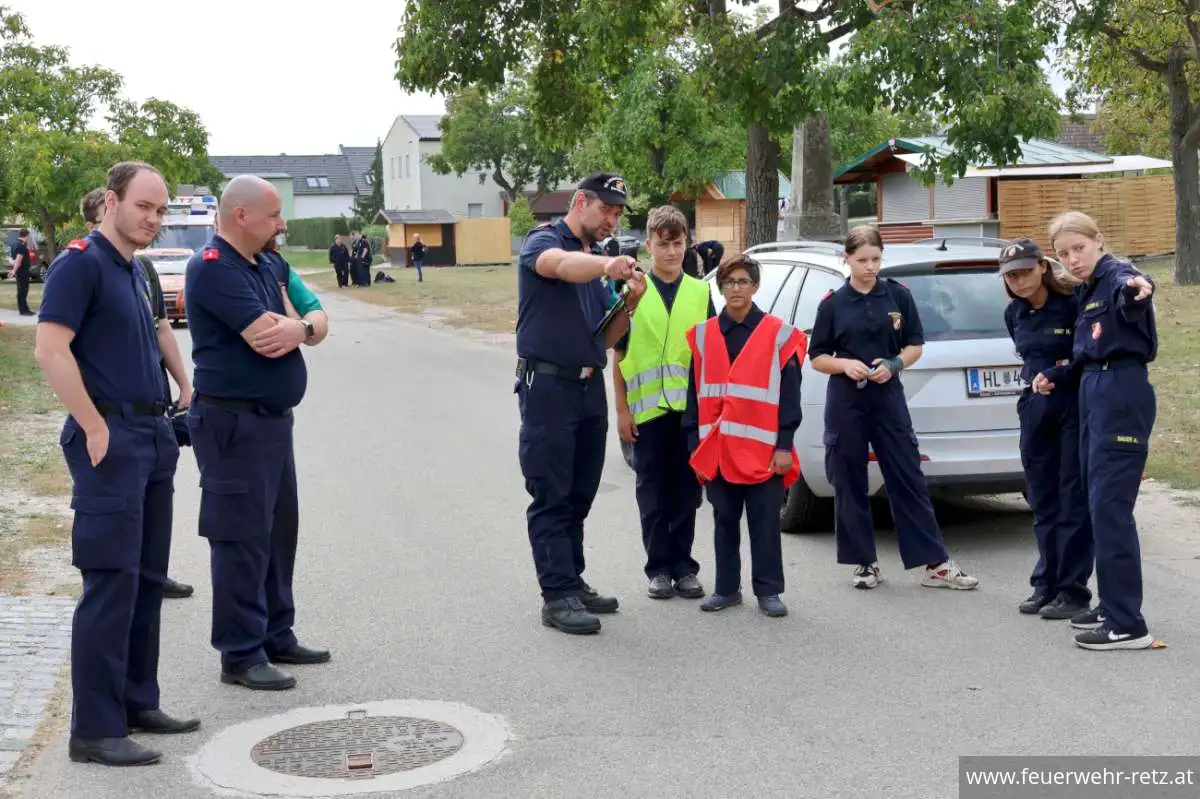 Foto 4, 03.10.2023, Erlebniswandertag der Feuerwehrjugend in Retz - 250 Kinder und Jugendliche beim Fertigkeitsabzeichen Foto 4, 03.10.2023, Erlebniswandertag der Feuerwehrjugend in Retz - 250 Kinder und Jugendliche beim Fertigkeitsabzeichen