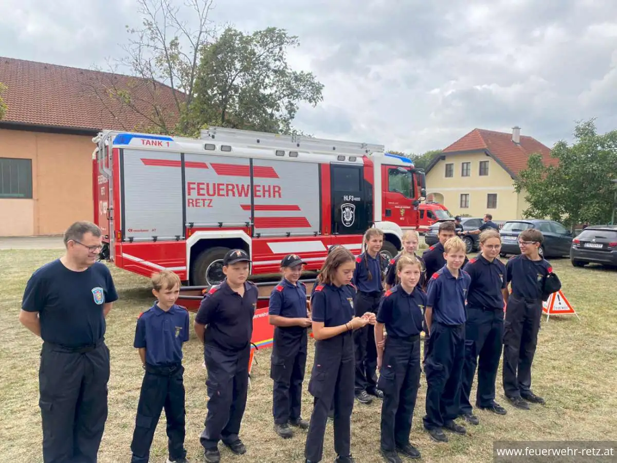 Foto 10, 03.10.2023, Erlebniswandertag der Feuerwehrjugend in Retz - 250 Kinder und Jugendliche beim Fertigkeitsabzeichen Foto 10, 03.10.2023, Erlebniswandertag der Feuerwehrjugend in Retz - 250 Kinder und Jugendliche beim Fertigkeitsabzeichen