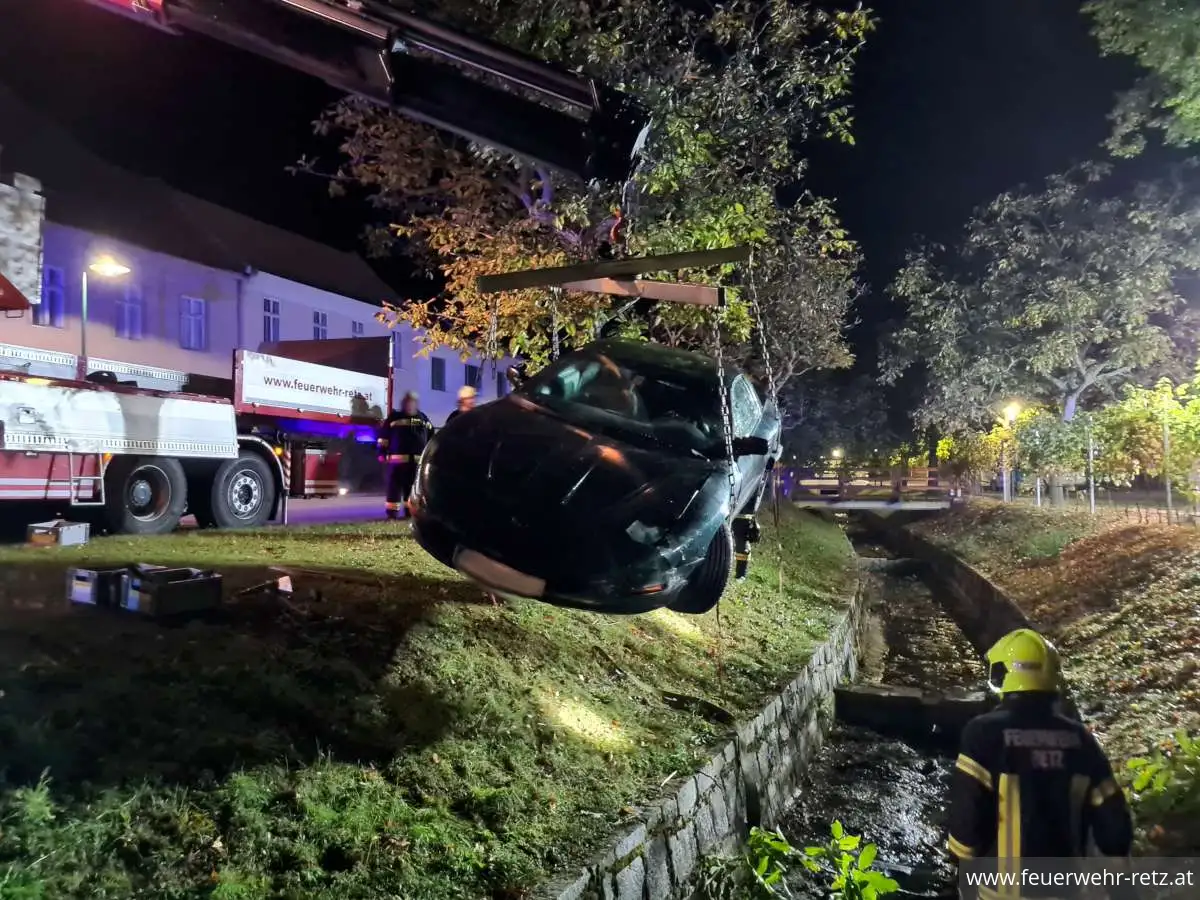 Foto 4, 17.10.2023, Technischer Einsatz - Fahrzeugbergung Foto 4, 17.10.2023, Technischer Einsatz - Fahrzeugbergung