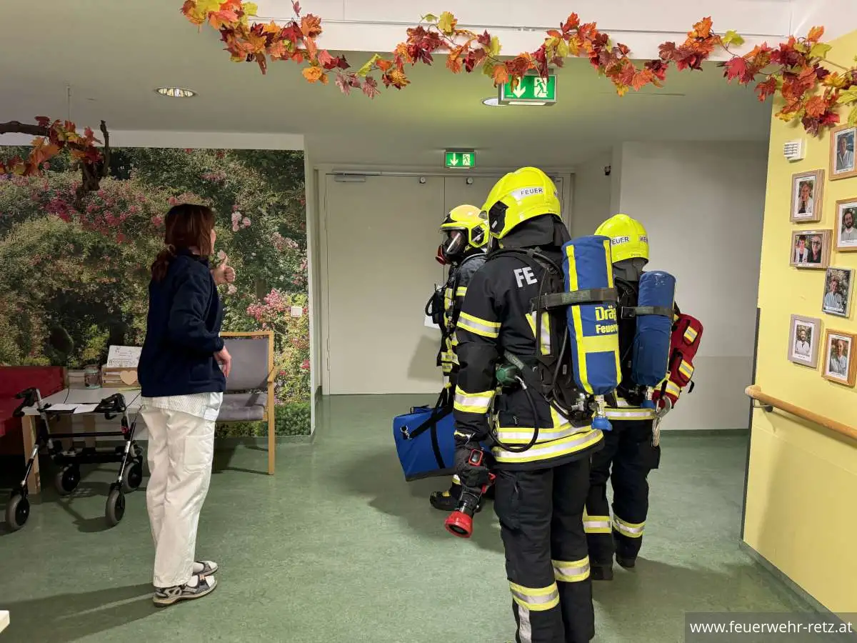 Foto 2, 19.11.2023, Branddienstübung im Pflegezentrum Retz