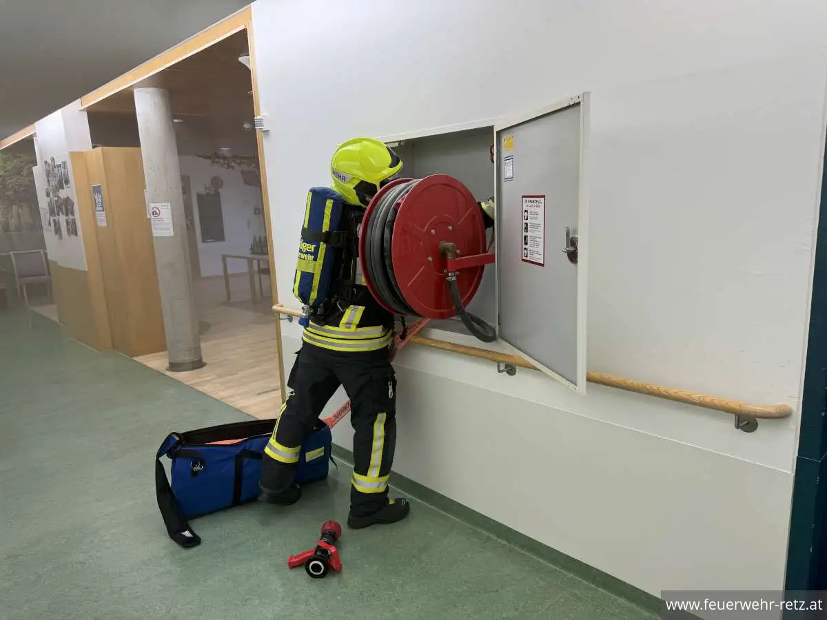 Foto 4, 19.11.2023, Branddienstübung im Pflegezentrum Retz