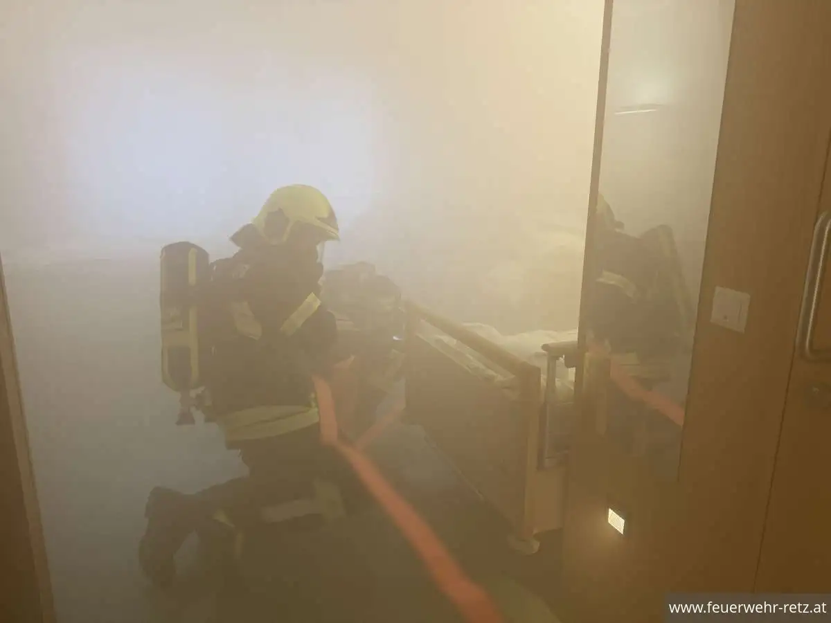 Foto 6, 19.11.2023, Branddienstübung im Pflegezentrum Retz
