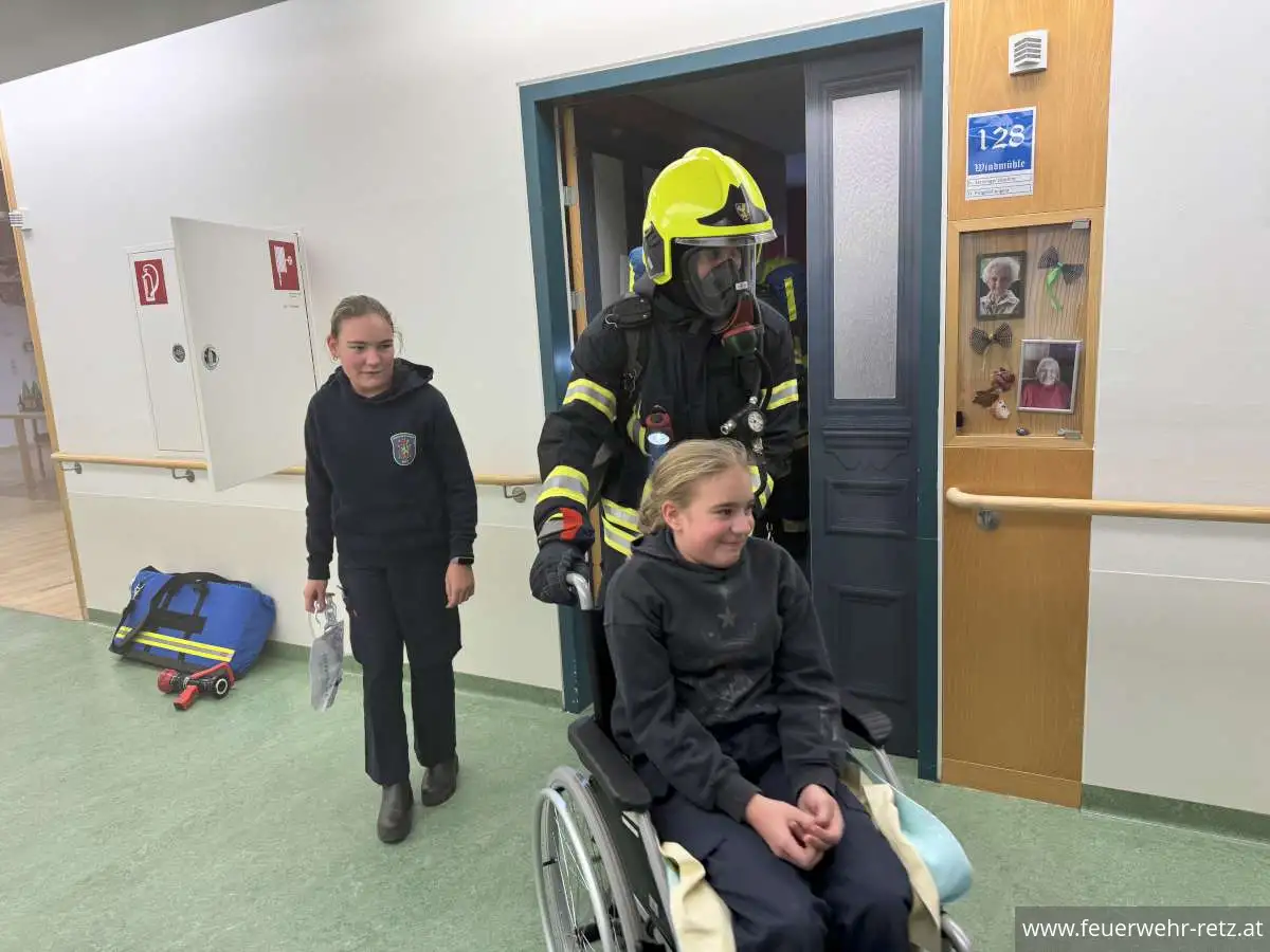 Foto 7, 19.11.2023, Branddienstübung im Pflegezentrum Retz
