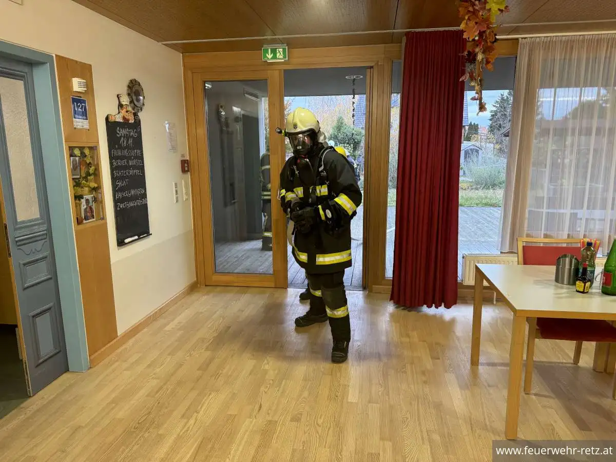 Foto 19, 19.11.2023, Branddienstübung im Pflegezentrum Retz