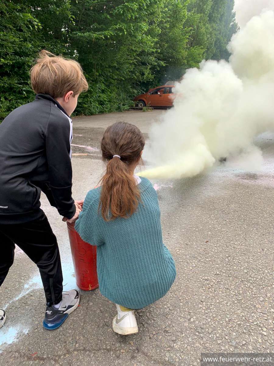Foto 4, 05.06.2024, Volksschule Retz zu Besuch bei der Feuerwehr Foto 4, 05.06.2024, Volksschule Retz zu Besuch bei der Feuerwehr