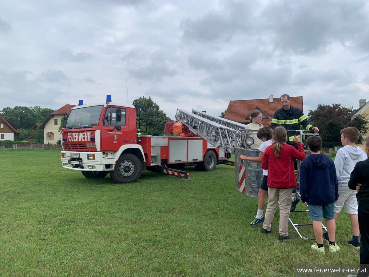 Foto 5, 05.06.2024, Volksschule Retz zu Besuch bei der Feuerwehr Foto 5, 05.06.2024, Volksschule Retz zu Besuch bei der Feuerwehr