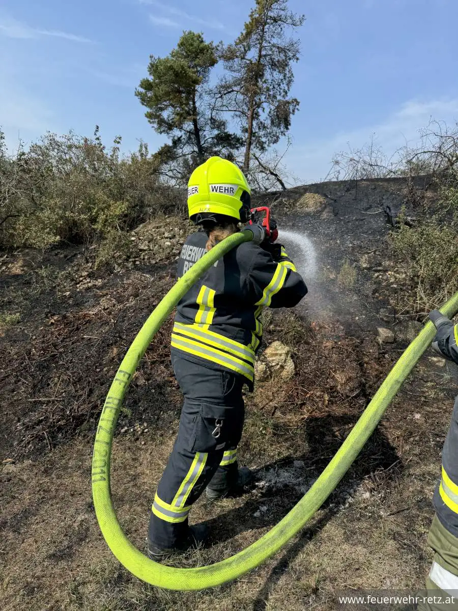 Foto 3, 04.09.2024, Einsatzreicher Tag für die Feuerwehr Retz - Flurbrand, Brandmelderalarm, Gasunfall