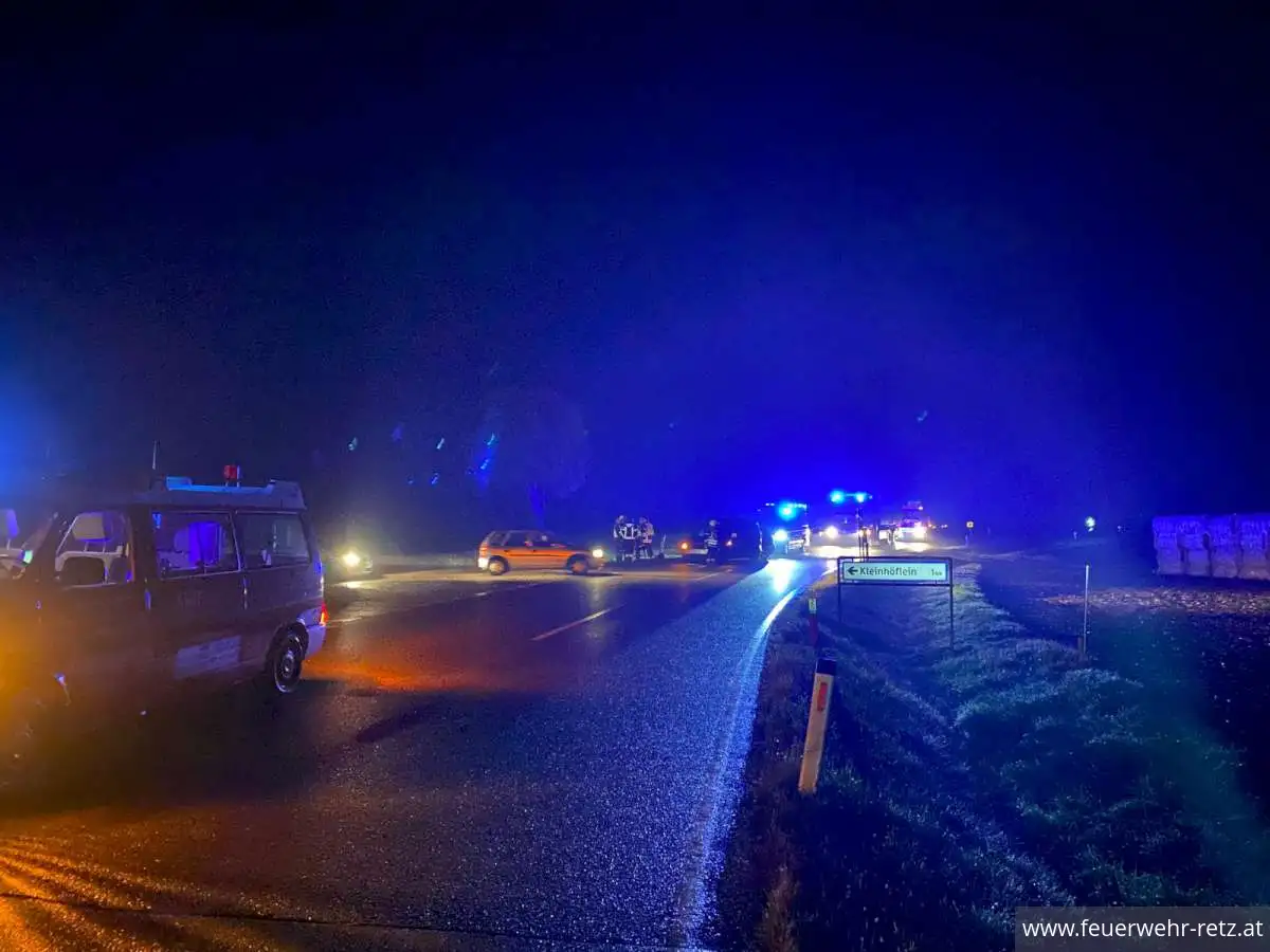 Foto 1, 27.10.2024, Technischer Einsatz - PKW-Bergung nach Verkehrsunfall Foto 1, 27.10.2024, Technischer Einsatz - PKW-Bergung nach Verkehrsunfall