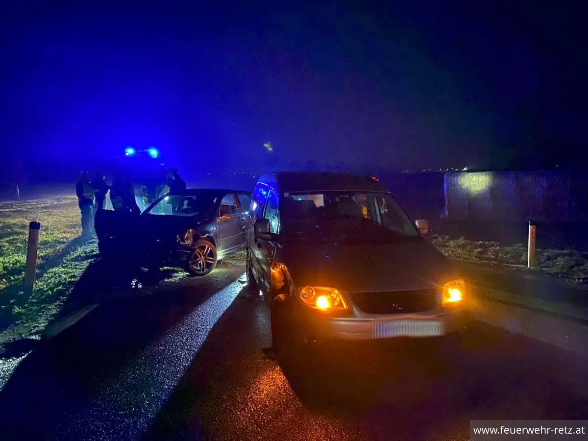 Foto 2, 27.10.2024, Technischer Einsatz - PKW-Bergung nach Verkehrsunfall Foto 2, 27.10.2024, Technischer Einsatz - PKW-Bergung nach Verkehrsunfall
