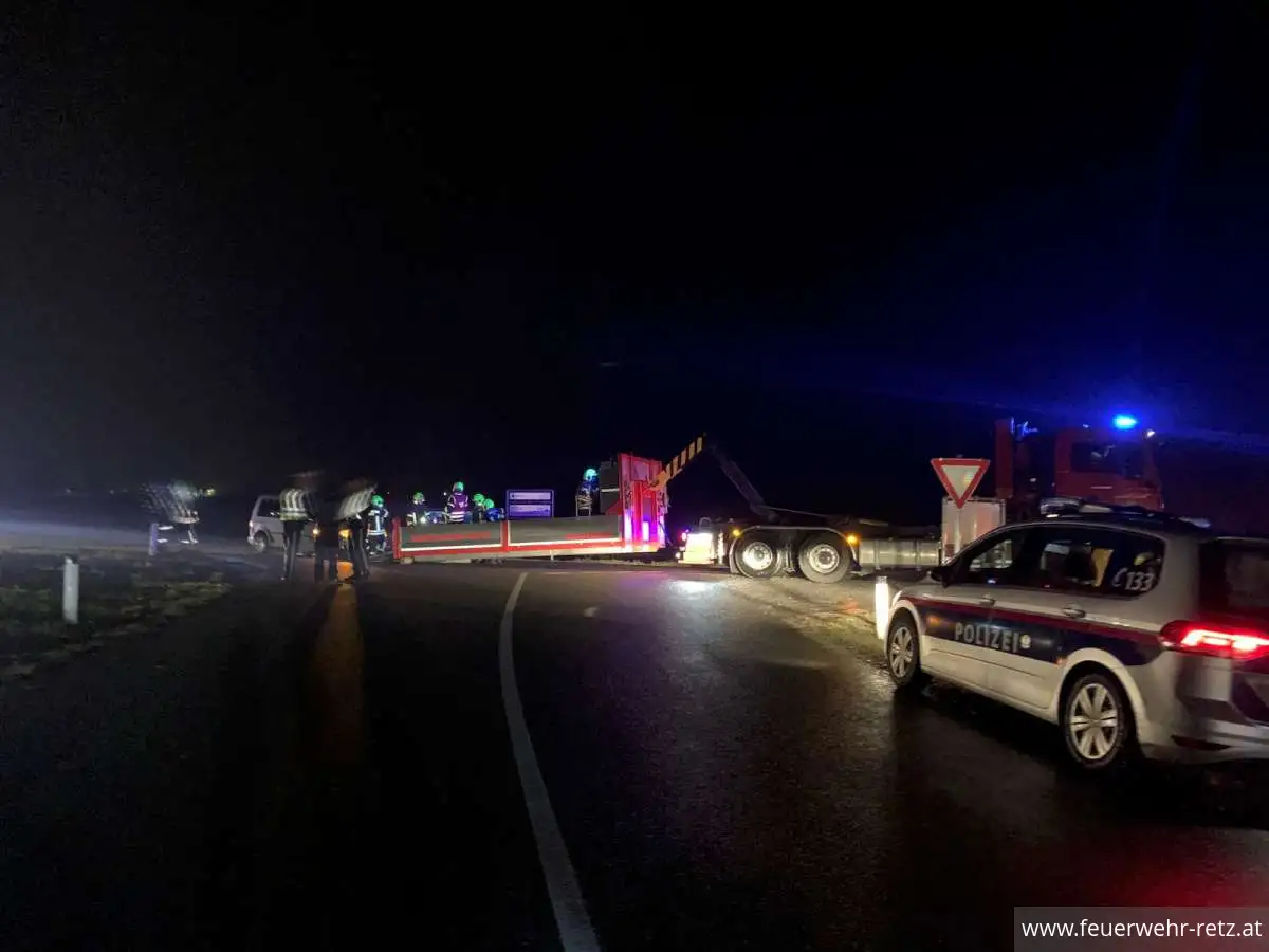 Foto 4, 27.10.2024, Technischer Einsatz - PKW-Bergung nach Verkehrsunfall Foto 4, 27.10.2024, Technischer Einsatz - PKW-Bergung nach Verkehrsunfall