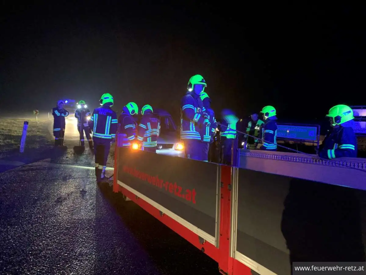 Foto 5, 27.10.2024, Technischer Einsatz - PKW-Bergung nach Verkehrsunfall Foto 5, 27.10.2024, Technischer Einsatz - PKW-Bergung nach Verkehrsunfall