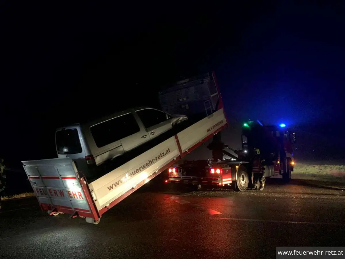 Foto 6, 27.10.2024, Technischer Einsatz - PKW-Bergung nach Verkehrsunfall Foto 6, 27.10.2024, Technischer Einsatz - PKW-Bergung nach Verkehrsunfall